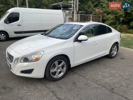 Белый Вольво С60, объемом двигателя 2.5 л и пробегом 234 тыс. км за 11300 $, фото 1 на Automoto.ua