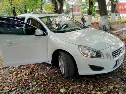 Вольво С60 2012 в Хмельницком на Automoto.ua Белый Вольво С60, объемом двигателя 2.5 л и пробегом 175 тыс. км за 16000 $, фото 1 на Automoto.ua