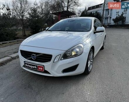 Белый Вольво С60, объемом двигателя 1.6 л и пробегом 265 тыс. км за 10690 $, фото 1 на Automoto.ua