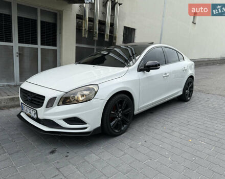 Белый Вольво С60, объемом двигателя 3 л и пробегом 155 тыс. км за 13500 $, фото 1 на Automoto.ua