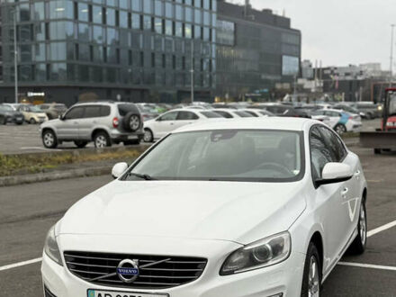 Белый Вольво С60, объемом двигателя 2 л и пробегом 265 тыс. км за 13000 $, фото 1 на Automoto.ua