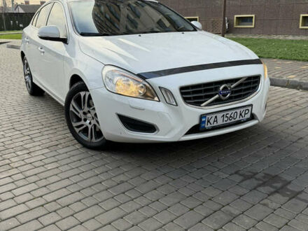 Белый Вольво С60, объемом двигателя 1.98 л и пробегом 222 тыс. км за 10500 $, фото 1 на Automoto.ua