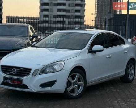 Белый Вольво С60, объемом двигателя 2.5 л и пробегом 185 тыс. км за 8800 $, фото 1 на Automoto.ua