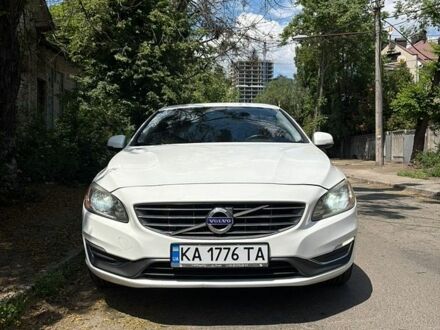 Белый Вольво С60, объемом двигателя 2.5 л и пробегом 216 тыс. км за 11575 $, фото 1 на Automoto.ua