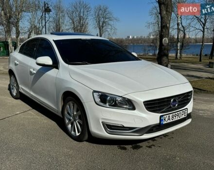 Белый Вольво С60, объемом двигателя 1.56 л и пробегом 260 тыс. км за 12600 $, фото 1 на Automoto.ua