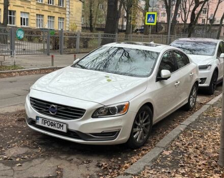 Белый Вольво С60, объемом двигателя 2 л и пробегом 142 тыс. км за 14462 $, фото 1 на Automoto.ua