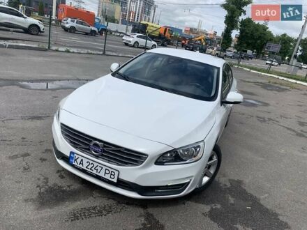 Вольво С60 2015 в Киеве на Automoto.ua Белый Вольво С60, объемом двигателя 1.97 л и пробегом 146 тыс. км за 10900 $, фото 1 на Automoto.ua