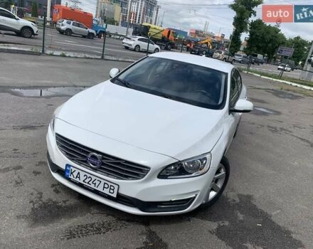 Белый Вольво С60, объемом двигателя 1.97 л и пробегом 146 тыс. км за 10900 $, фото 1 на Automoto.ua