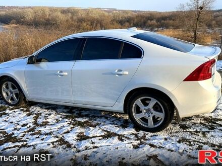Вольво С60 2015 в Первомайск на Automoto.ua Белый Вольво С60, объемом двигателя 2 л и пробегом 32 тыс. км за 17000 $, фото 1 на Automoto.ua