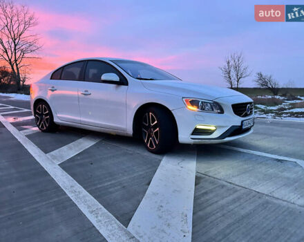 Белый Вольво С60, объемом двигателя 2 л и пробегом 159 тыс. км за 16000 $, фото 1 на Automoto.ua
