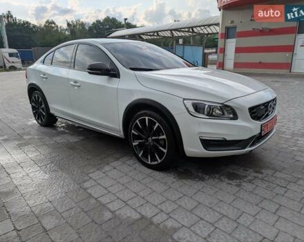 Белый Вольво С60, объемом двигателя 2.4 л и пробегом 236 тыс. км за 16500 $, фото 1 на Automoto.ua