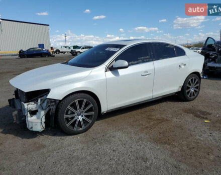 Белый Вольво С60, объемом двигателя 1.97 л и пробегом 182 тыс. км за 8500 $, фото 1 на Automoto.ua