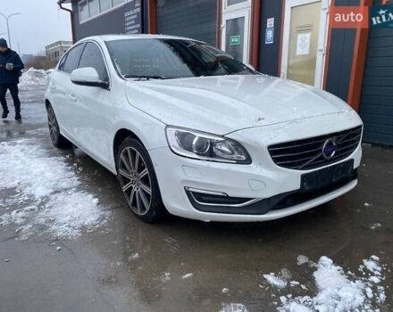 Белый Вольво С60, объемом двигателя 2 л и пробегом 125 тыс. км за 12900 $, фото 1 на Automoto.ua