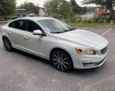 Белый Вольво С60, объемом двигателя 2 л и пробегом 39 тыс. км за 1250 $, фото 1 на Automoto.ua