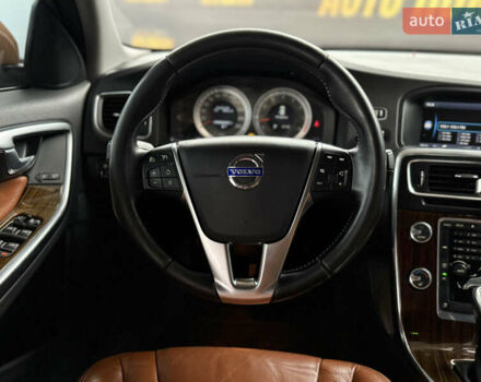 Бежевый Вольво С60, объемом двигателя 2.95 л и пробегом 247 тыс. км за 11000 $, фото 10 на Automoto.ua