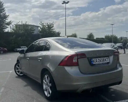 Бежевий Вольво С60, об'ємом двигуна 2.5 л та пробігом 98 тис. км за 16000 $, фото 4 на Automoto.ua