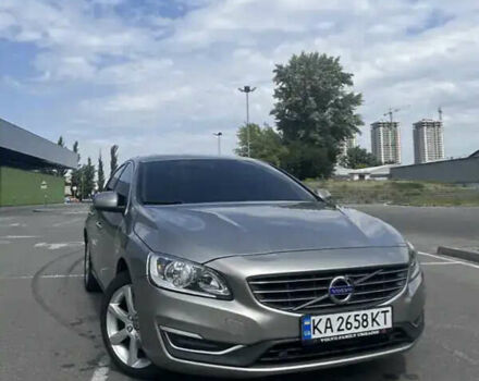 Бежевий Вольво С60, об'ємом двигуна 2.5 л та пробігом 98 тис. км за 16000 $, фото 1 на Automoto.ua
