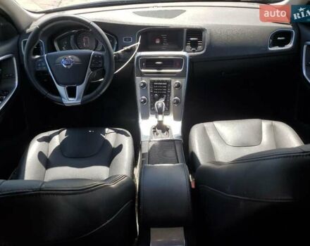 Бежевый Вольво С60, объемом двигателя 2 л и пробегом 77 тыс. км за 2900 $, фото 7 на Automoto.ua