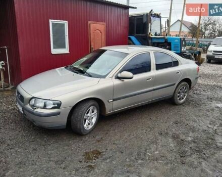 Бежевый Вольво С60, объемом двигателя 2.44 л и пробегом 275 тыс. км за 3800 $, фото 1 на Automoto.ua