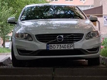 Бежевый Вольво С60, объемом двигателя 2.5 л и пробегом 120 тыс. км за 12500 $, фото 1 на Automoto.ua