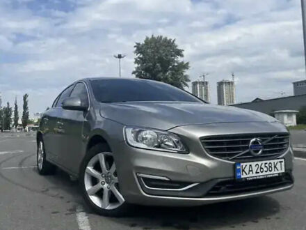 Бежевый Вольво С60, объемом двигателя 2.5 л и пробегом 98 тыс. км за 16000 $, фото 1 на Automoto.ua