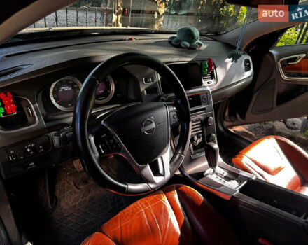 Черный Вольво С60, объемом двигателя 2.5 л и пробегом 291 тыс. км за 9600 $, фото 6 на Automoto.ua