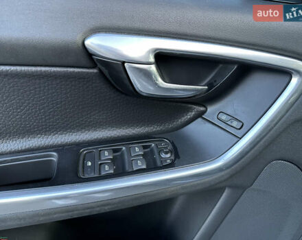 Черный Вольво С60, объемом двигателя 2.52 л и пробегом 299 тыс. км за 8950 $, фото 20 на Automoto.ua