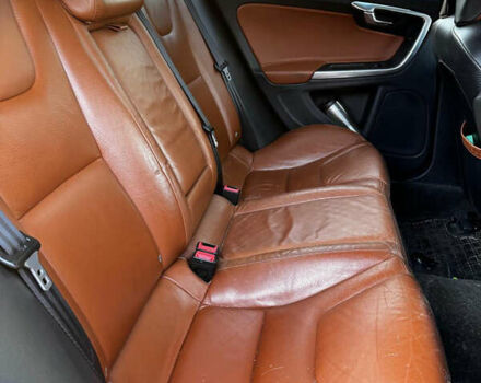 Черный Вольво С60, объемом двигателя 2.5 л и пробегом 291 тыс. км за 9600 $, фото 9 на Automoto.ua