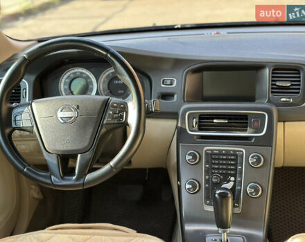 Черный Вольво С60, объемом двигателя 2.5 л и пробегом 338 тыс. км за 7700 $, фото 8 на Automoto.ua