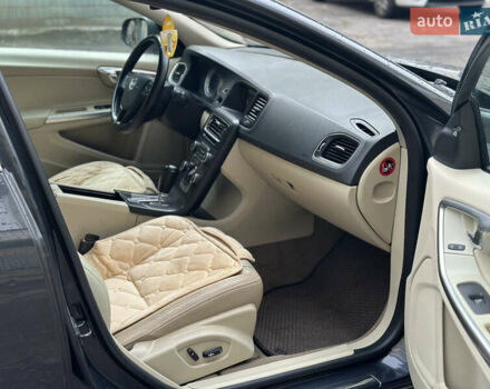 Вольво С60 2011 в Киеве на Automoto.ua Черный Вольво С60, объемом двигателя 2.5 л и пробегом 337 тыс. км за 8300 $, фото 15 на Automoto.ua