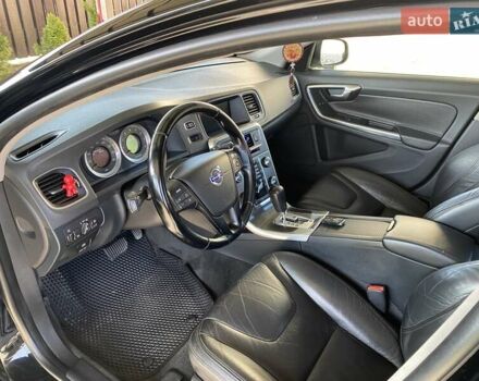 Вольво С60 2011 в Тячеве на Automoto.ua Черный Вольво С60, объемом двигателя 2.5 л и пробегом 178 тыс. км за 10500 $, фото 7 на Automoto.ua