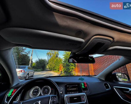 Черный Вольво С60, объемом двигателя 2.5 л и пробегом 291 тыс. км за 9600 $, фото 10 на Automoto.ua