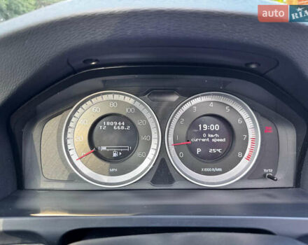 Черный Вольво С60, объемом двигателя 2.5 л и пробегом 291 тыс. км за 9600 $, фото 12 на Automoto.ua