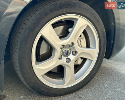 Черный Вольво С60, объемом двигателя 2.5 л и пробегом 338 тыс. км за 7700 $, фото 12 на Automoto.ua