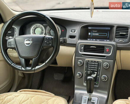 Вольво С60 2011 в Киеве на Automoto.ua Черный Вольво С60, объемом двигателя 2.5 л и пробегом 337 тыс. км за 8300 $, фото 9 на Automoto.ua