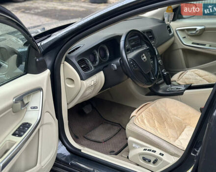 Вольво С60 2011 в Киеве на Automoto.ua Черный Вольво С60, объемом двигателя 2.5 л и пробегом 337 тыс. км за 8300 $, фото 8 на Automoto.ua