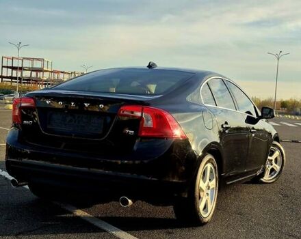 Черный Вольво С60, объемом двигателя 2.5 л и пробегом 207 тыс. км за 9999 $, фото 1 на Automoto.ua