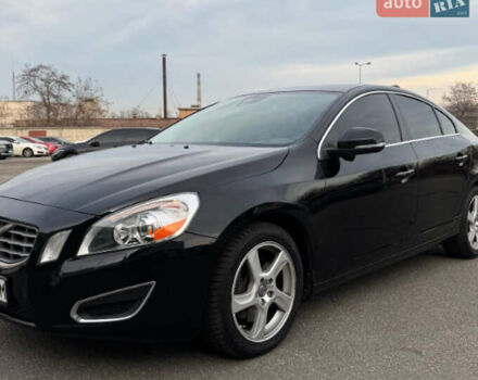 Черный Вольво С60, объемом двигателя 2.52 л и пробегом 225 тыс. км за 9000 $, фото 1 на Automoto.ua