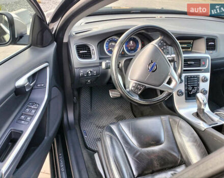 Чорний Вольво С60, об'ємом двигуна 1.98 л та пробігом 225 тис. км за 12700 $, фото 5 на Automoto.ua