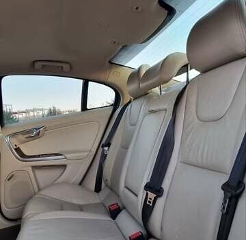 Черный Вольво С60, объемом двигателя 2.5 л и пробегом 207 тыс. км за 9999 $, фото 30 на Automoto.ua