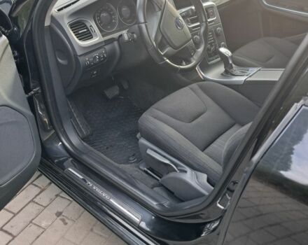 Черный Вольво С60, объемом двигателя 1.6 л и пробегом 300 тыс. км за 8500 $, фото 6 на Automoto.ua