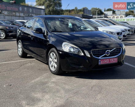 Черный Вольво С60, объемом двигателя 1.6 л и пробегом 200 тыс. км за 12500 $, фото 1 на Automoto.ua
