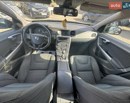 Черный Вольво С60, объемом двигателя 1.6 л и пробегом 200 тыс. км за 12500 $, фото 31 на Automoto.ua