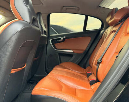 Черный Вольво С60, объемом двигателя 2.52 л и пробегом 225 тыс. км за 9000 $, фото 5 на Automoto.ua