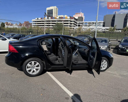 Черный Вольво С60, объемом двигателя 1.6 л и пробегом 200 тыс. км за 12500 $, фото 13 на Automoto.ua