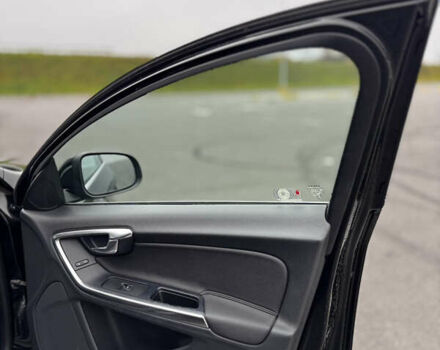 Черный Вольво С60, объемом двигателя 2.5 л и пробегом 138 тыс. км за 7900 $, фото 59 на Automoto.ua