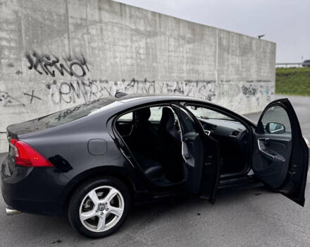 Черный Вольво С60, объемом двигателя 2.5 л и пробегом 138 тыс. км за 7900 $, фото 28 на Automoto.ua