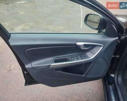 Черный Вольво С60, объемом двигателя 2.5 л и пробегом 133 тыс. км за 12100 $, фото 13 на Automoto.ua