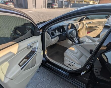 Черный Вольво С60, объемом двигателя 2.5 л и пробегом 137 тыс. км за 13500 $, фото 5 на Automoto.ua