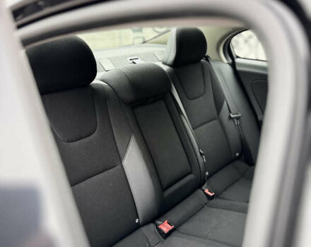 Черный Вольво С60, объемом двигателя 2.5 л и пробегом 138 тыс. км за 7900 $, фото 60 на Automoto.ua